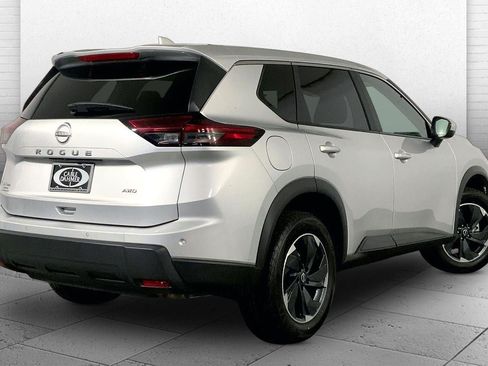Used 2025 Nissan Rogue SV AWD/4WD image 14