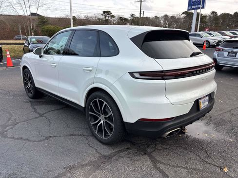 Used 2024 Porsche Cayenne AWD/4WD image 4