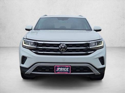 Used 2022 Volkswagen Atlas Cross Sport SE w/ Panoramic Sunroof Package FWD image 2