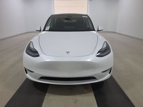Used 2024 Tesla Model Y Long Range AWD/4WD image 2
