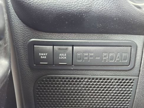 Used 2017 Jeep Wrangler Unlimited Rubicon w/ Connectivity Group AWD/4WD image 19