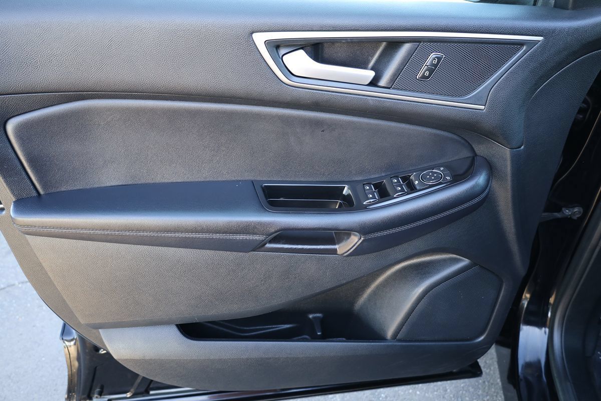 Used 2018 Ford Edge SEL FWD image 9
