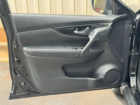 Used 2018 Nissan Rogue SL w/ Premium Package FWD image 42