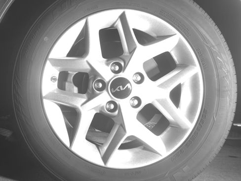 Used 2025 Kia Soul LX w/ LX Technology Package FWD image 12