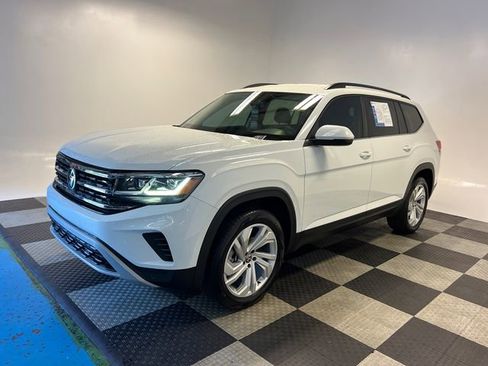 Certified 2023 Volkswagen Atlas SE FWD image 3