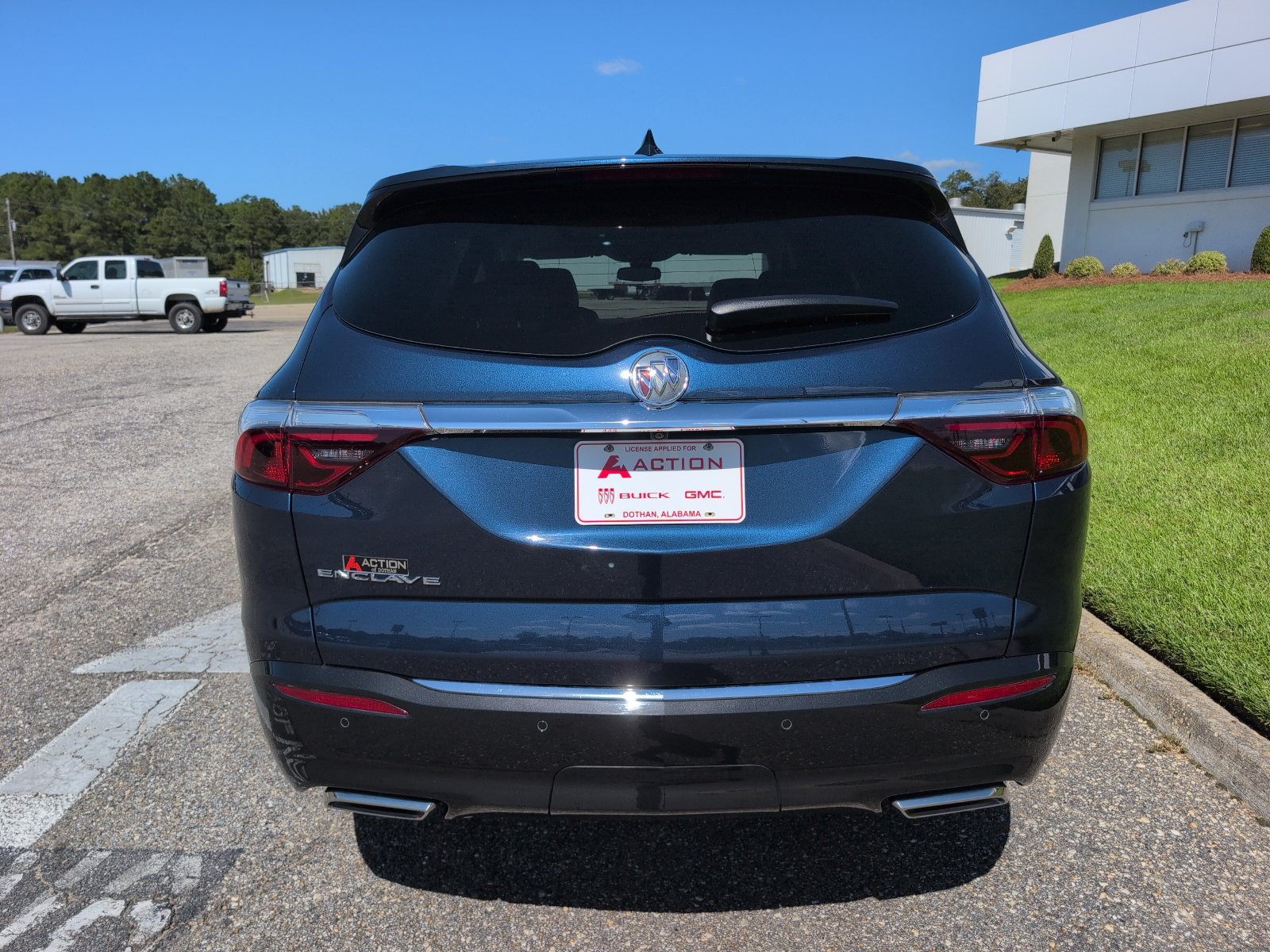 Used 2023 Buick Enclave Essence w/ Experience Buick Package FWD image 5