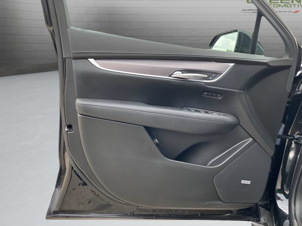 Used 2018 Cadillac XT5 Luxury w/ LPO, Sport Package FWD image 21