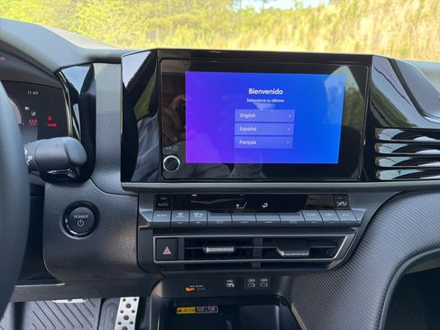 Used 2025 Toyota Camry SE FWD image 27