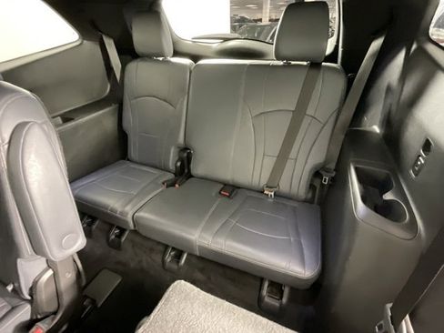 Used 2022 Buick Enclave Premium image 16