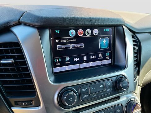 Used 2017 Chevrolet Suburban LT image 14