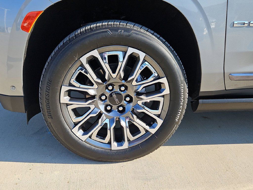 Used 2023 GMC Yukon Denali Ultimate AWD/4WD image 34