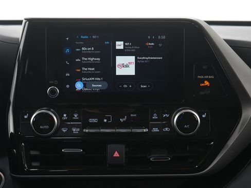 Used 2025 Toyota Highlander XLE image 20