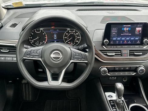 Used 2024 Nissan Altima 2.5 SV image 17