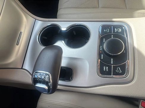 Used 2014 Jeep Grand Cherokee Overland image 20