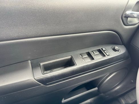 Used 2015 Jeep Patriot Latitude AWD/4WD image 26