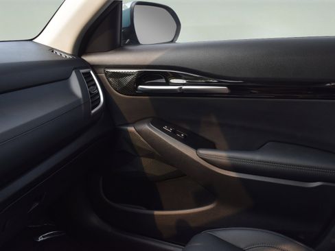 Used 2024 Kia Seltos EX image 17