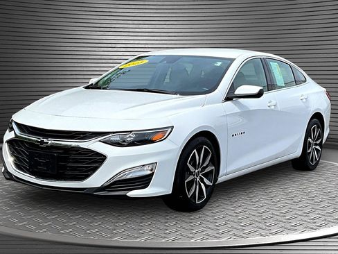 Used 2025 Chevrolet Malibu RS FWD image 3