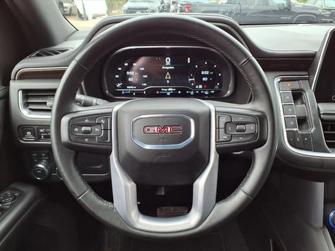 Used 2024 GMC Yukon XL SLE image 31