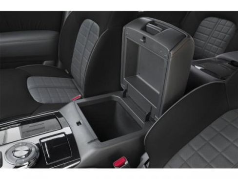 Used 2020 Nissan Armada Platinum w/ Platinum Reserve Package image 17