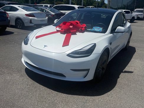 Used 2023 Tesla Model 3 Standard Range RWD image 1