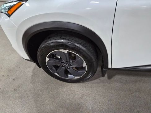 Used 2024 Nissan Rogue SV image 4