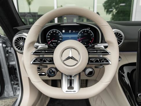 Used 2022 Mercedes-Benz SL 55 AMG 4MATIC image 16