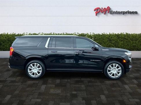 Used 2021 Chevrolet Suburban High Country w/ Premium Package image 7