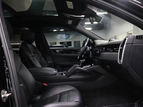 Used 2021 Porsche Cayenne image 23