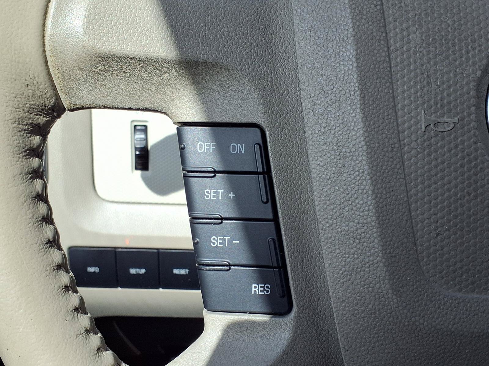 Used 2010 Mercury Mariner Premier FWD image 18