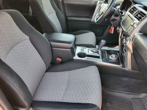Used 2017 Toyota 4Runner SR5 AWD/4WD image 11