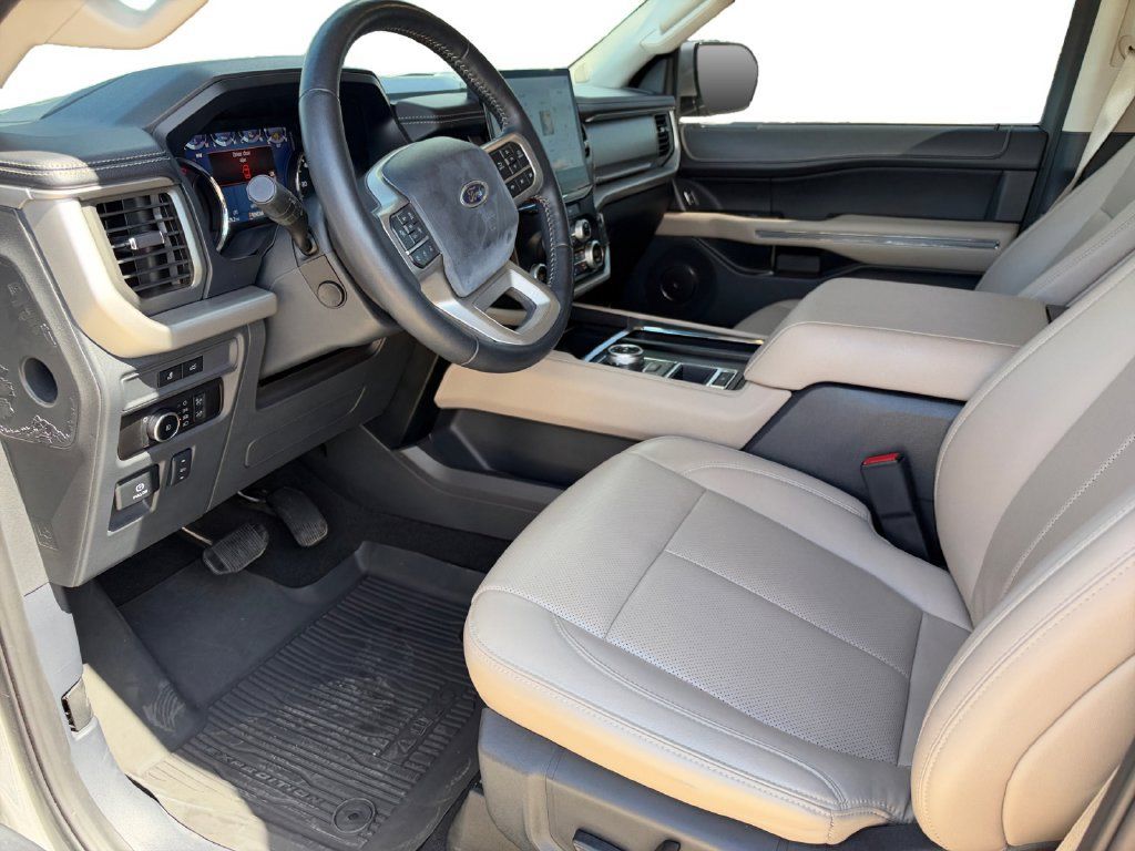 Used 2024 Ford Expedition XLT RWD image 10