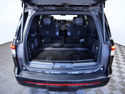 Certified 2022 Lincoln Navigator Reserve w/ Monochromatic Package AWD/4WD image 7