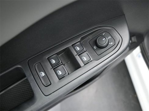 Used 2022 Volkswagen Taos SE image 13