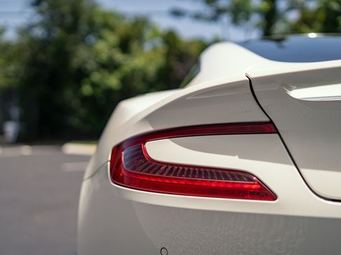 Used 2015 Aston Martin Vanquish Coupe RWD image 23