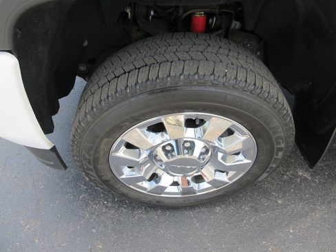 Certified 2017 GMC Sierra 2500 Denali w/ Duramax Plus Package AWD/4WD image 15