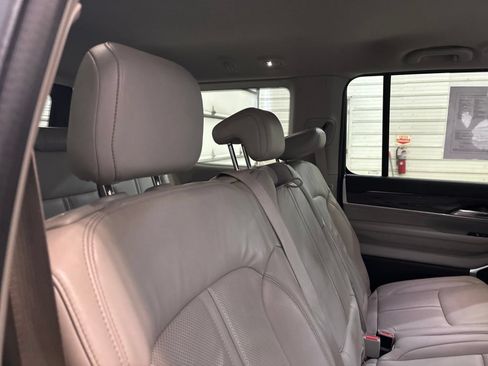 Used 2022 Jeep Wagoneer Series II AWD/4WD image 31