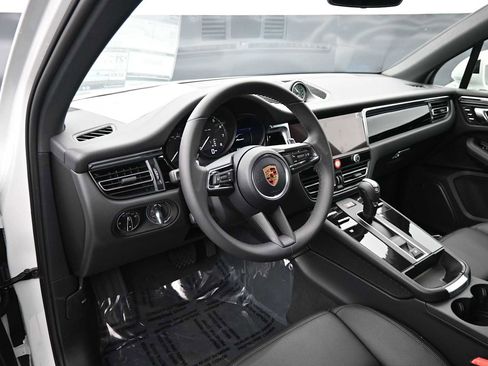 New 2026 Porsche Macan AWD/4WD image 4
