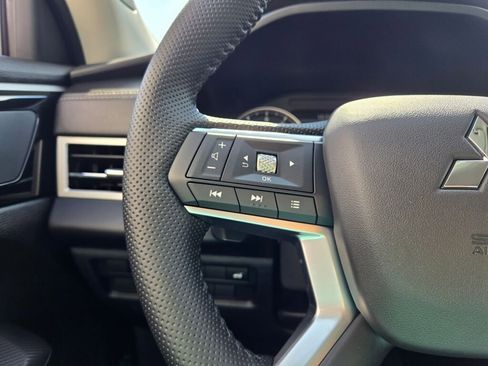 New 2025 Mitsubishi Outlander SE image 28