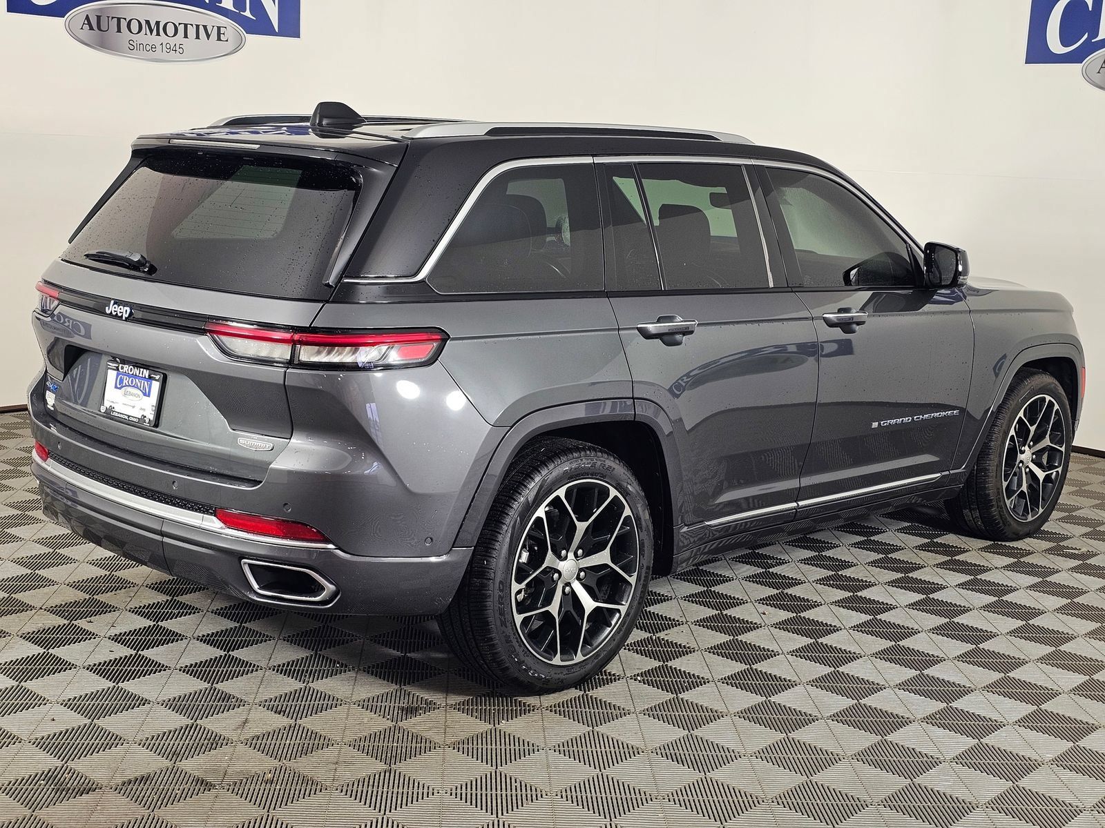 Used 2022 Jeep Grand Cherokee Summit AWD/4WD image 41