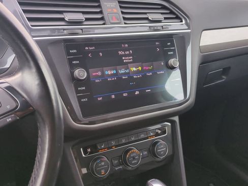 Used 2019 Volkswagen Tiguan SE w/ Panoramic Sunroof Package image 28