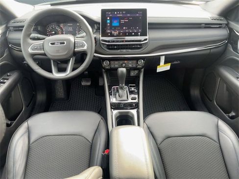 New 2026 Jeep Compass Latitude image 16