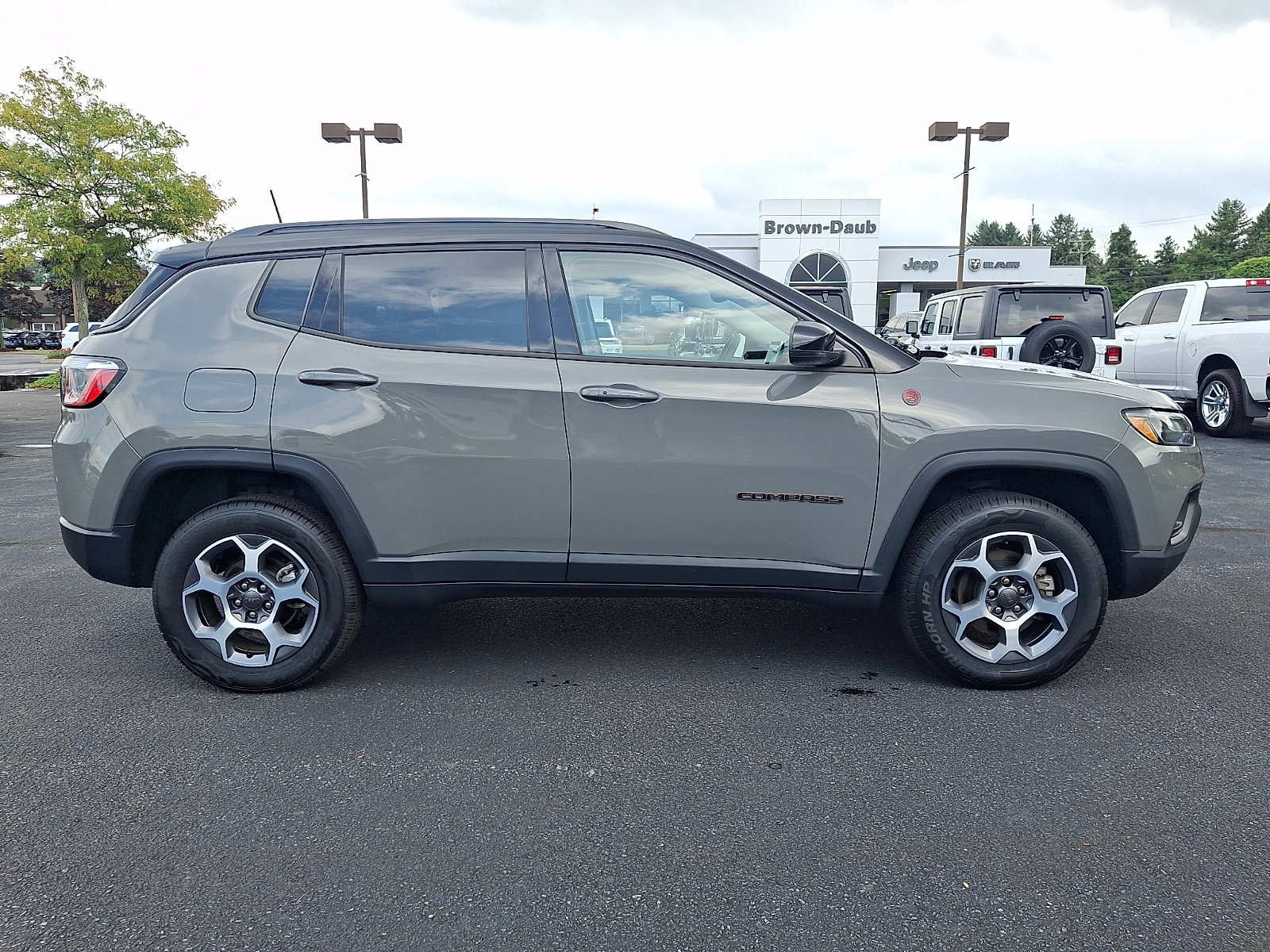 Certified 2022 Jeep Compass Trailhawk AWD/4WD image 7
