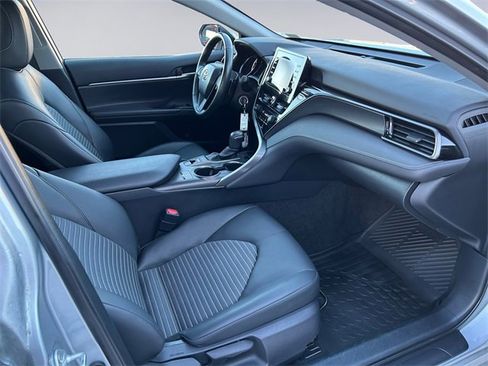Used 2023 Toyota Camry SE w/ Cold Weather Package image 15