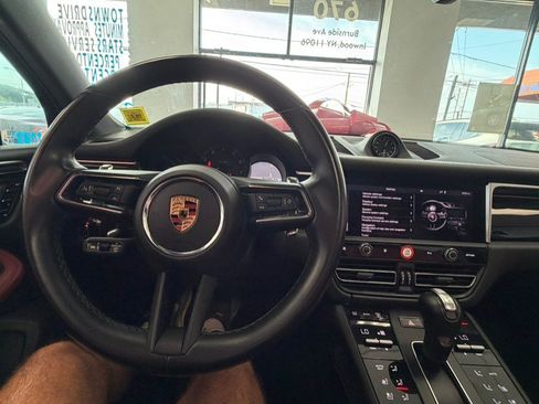 Used 2024 Porsche Macan Turbo AWD/4WD image 68