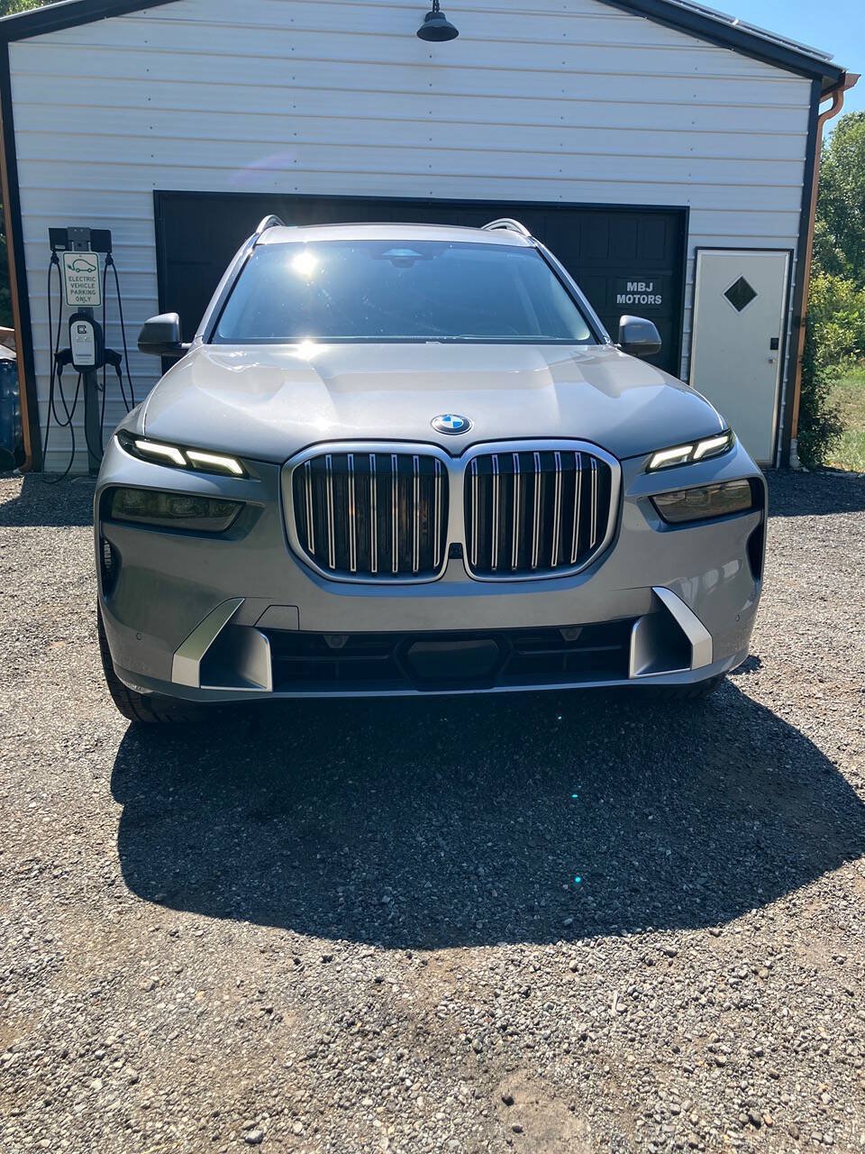 Used 2025 BMW X7 xDrive40i w/ Premium Package AWD/4WD image 4