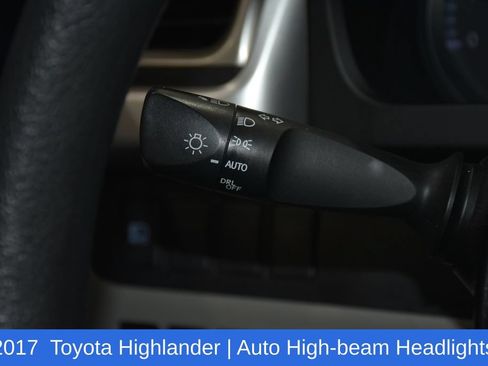Used 2017 Toyota Highlander LE FWD image 10