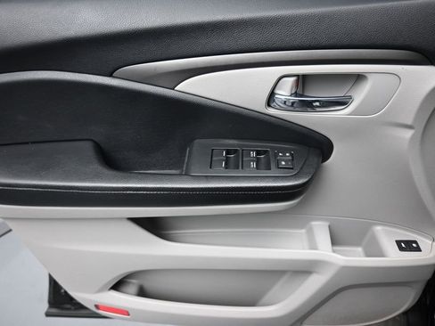 Used 2017 Honda Pilot EX-L image 10