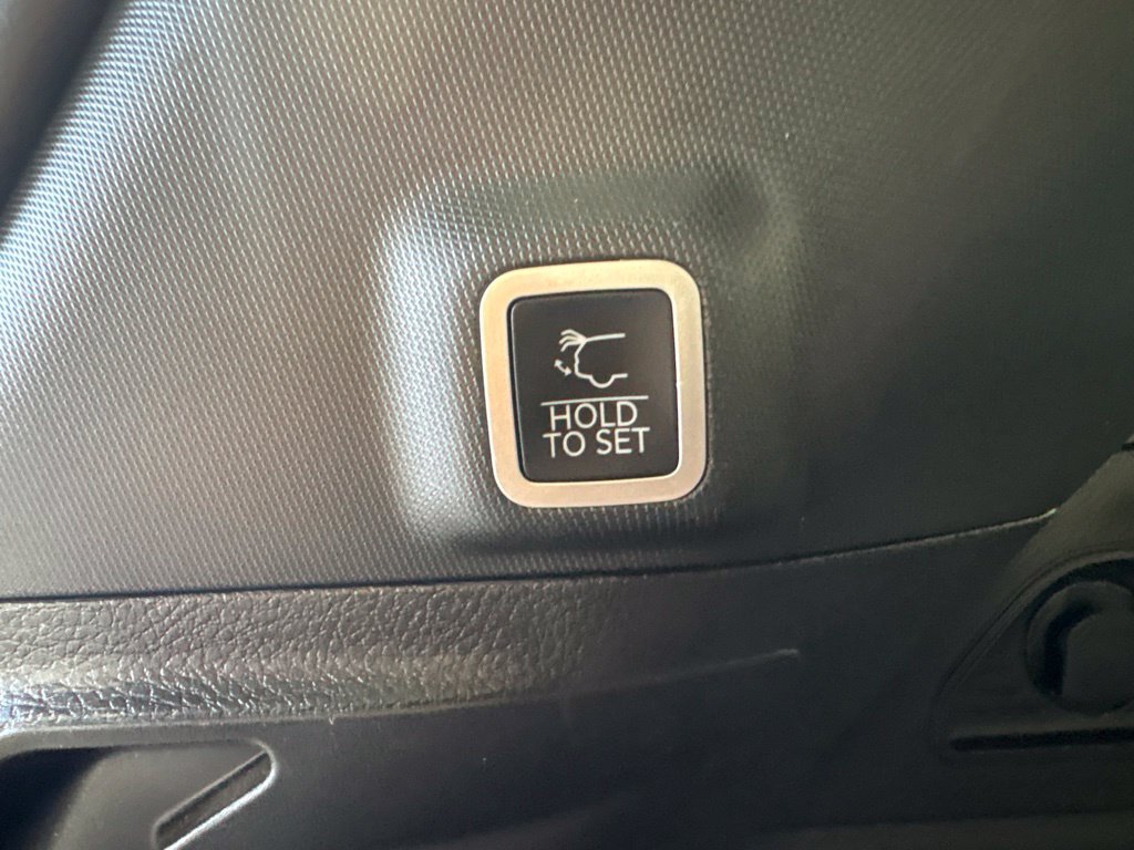 Used 2024 Jeep Grand Cherokee Limited RWD image 17