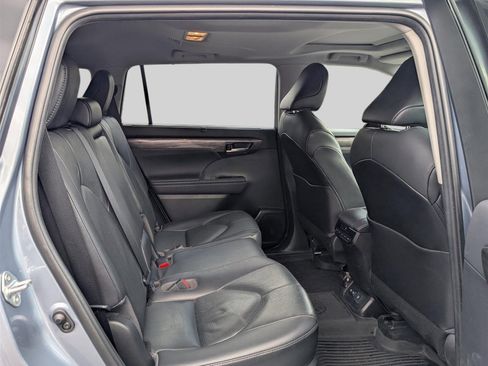 Used 2021 Toyota Highlander Limited image 13
