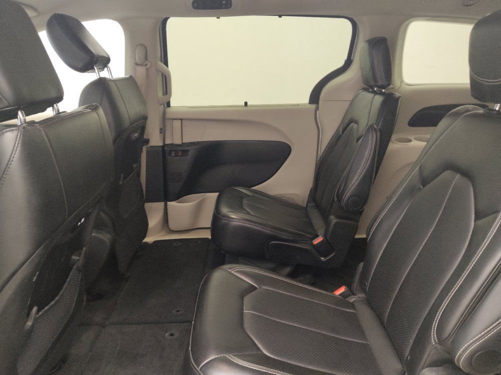 Used 2024 Chrysler Pacifica Touring-L FWD image 18